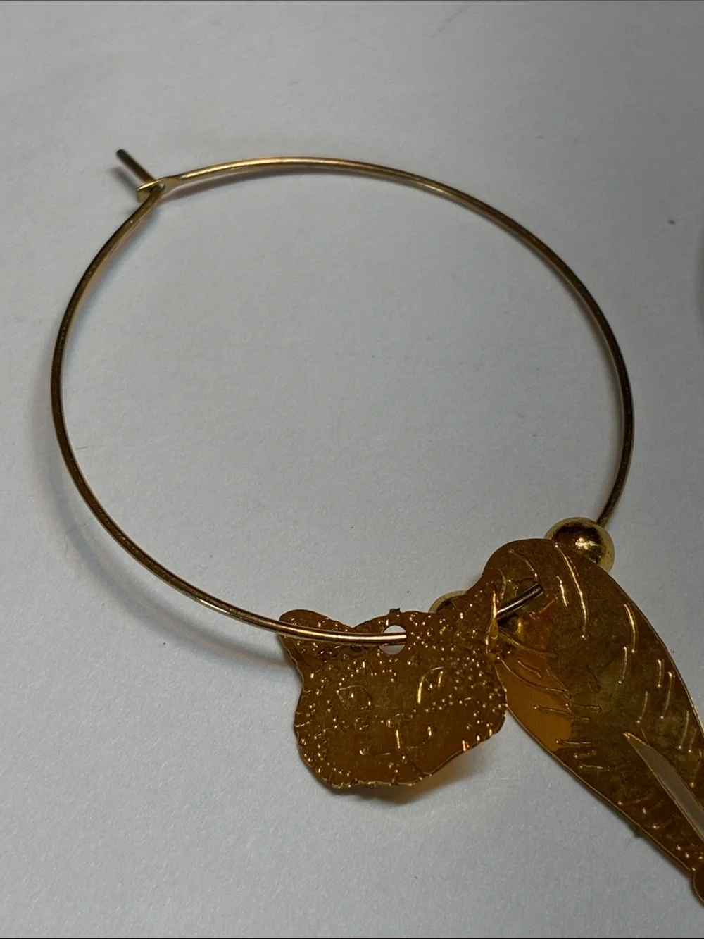 Gold vintage Cat Hoop Earrings - Unbranded